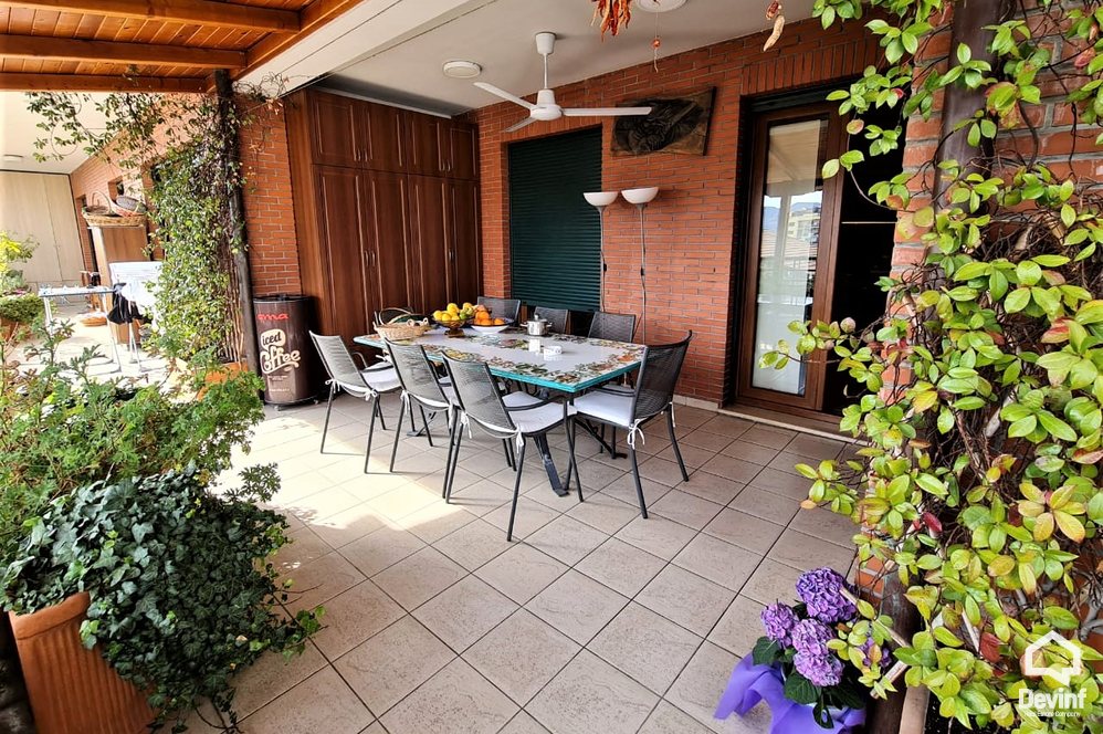 Tirane Qera Apartament 4+1+A Apartament ne zonen e Bllokut apartament