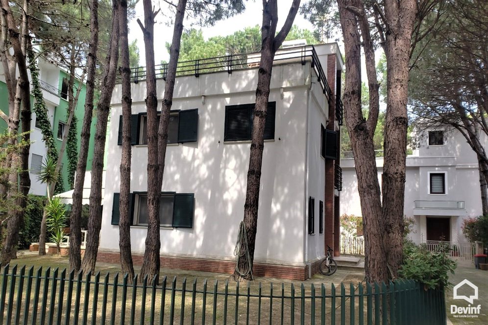 Ne Shitje Villa 3 beds + livingroom + kitchen House in a housing compound located in Qerret, Kavaja Kavaje