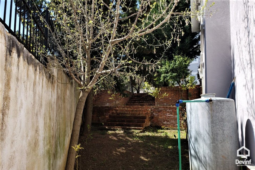 Tirane For Sale Villa Me shume se 4 dhoma A villa in a residential compound located in Farka area Villa Residential Complex
