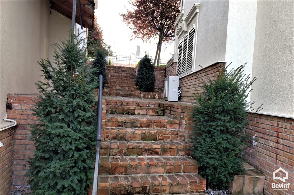 Tirane For Sale Villa Me shume se 4 dhoma A villa in a residential compound located in Farka area Villa Residential Complex