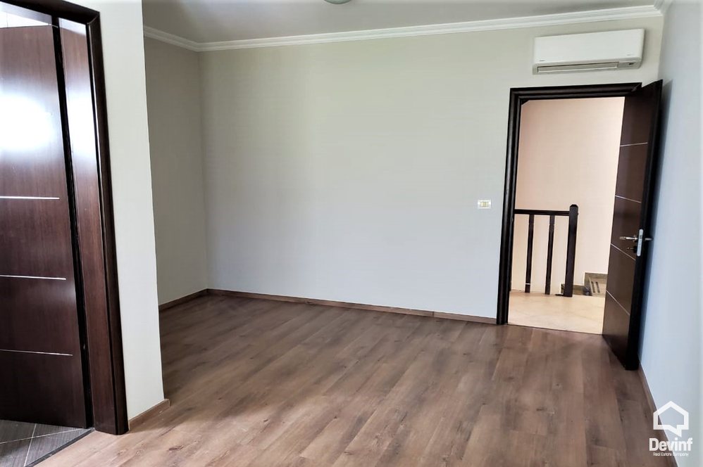 Tirane For Sale Villa Me shume se 4 dhoma A villa in a residential compound located in Farka area Villa Residential Complex