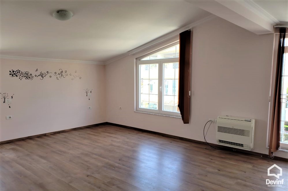 Tirane For Sale Villa Me shume se 4 dhoma A villa in a residential compound located in Farka area Villa Residential Complex