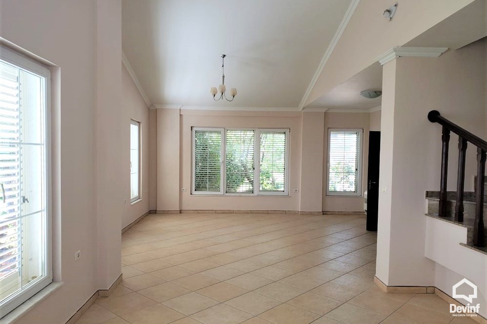 Tirane For Rent Villa Me shume se 4 dhoma A house in a residential compound located in Farka Area Villa Residential Complex