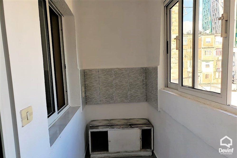 Tirane Shitje Apartament 2+1+A Prane postes tek tregu Cam apartament