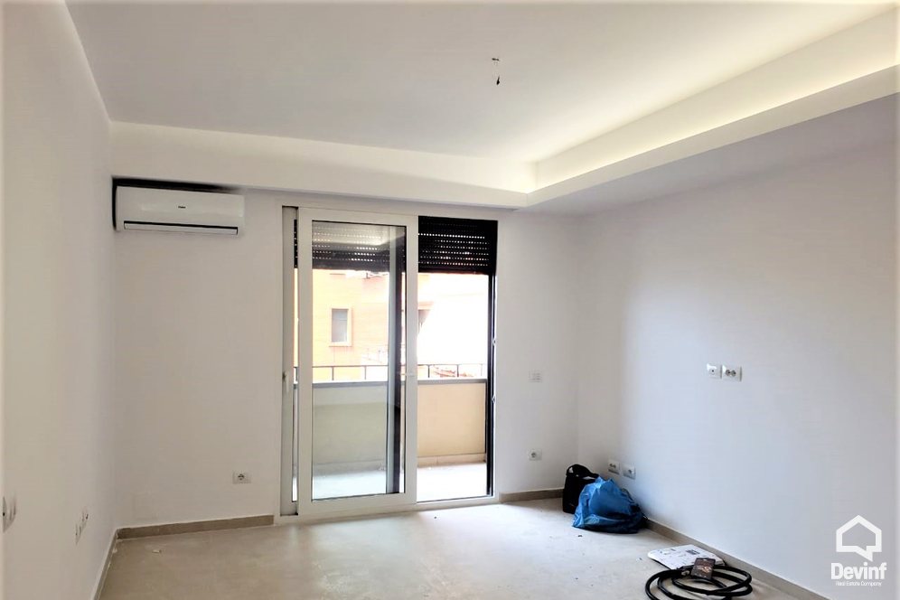 Me Qera Office 1 bedroom + livingroom + kitchenette Office in Myslym Shyri Street Tirane