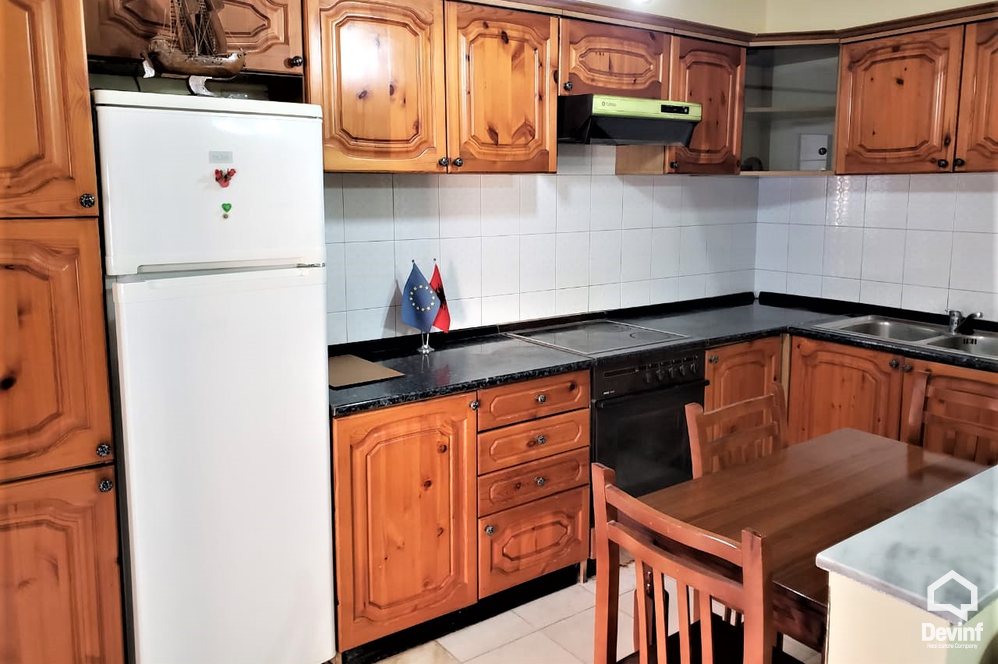 Tirane Qera Apartament 2+1+A Prane pallateve Shallvare ne qender apartament