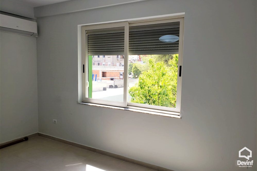Tirane Qera Apartament 3+1+G Ne zonen e Bllokut apartament zyre
