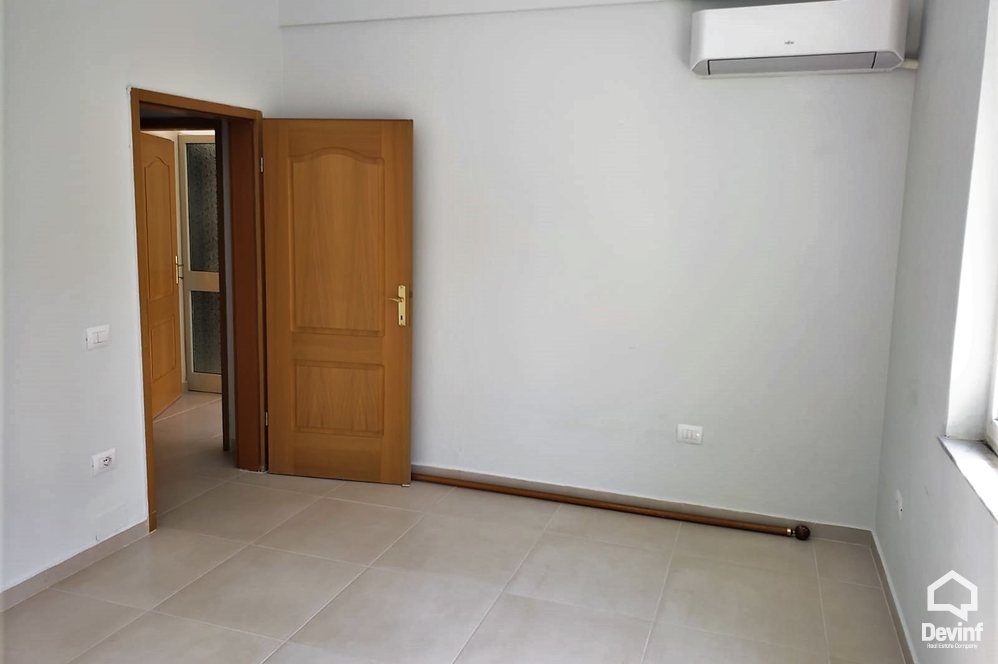 Tirane Qera Apartament 3+1+G Ne zonen e Bllokut apartament zyre