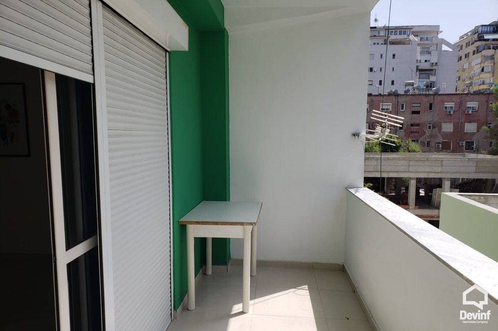 Tirane Qera Apartament 3+1+G Ne zonen e Bllokut apartament zyre