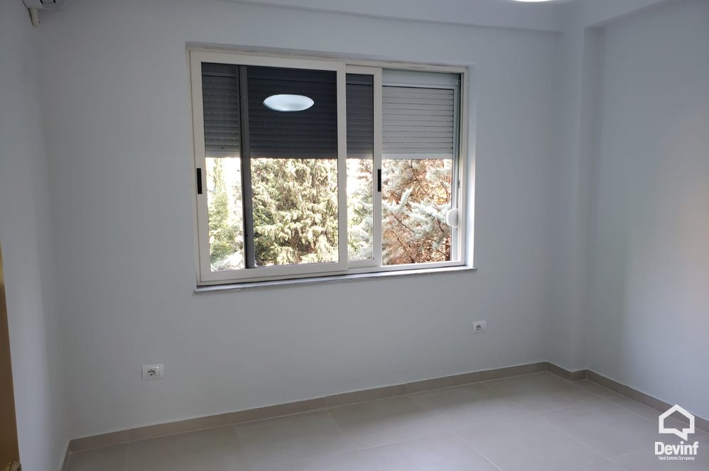Tirane Qera Apartament 3+1+G Ne zonen e Bllokut apartament zyre