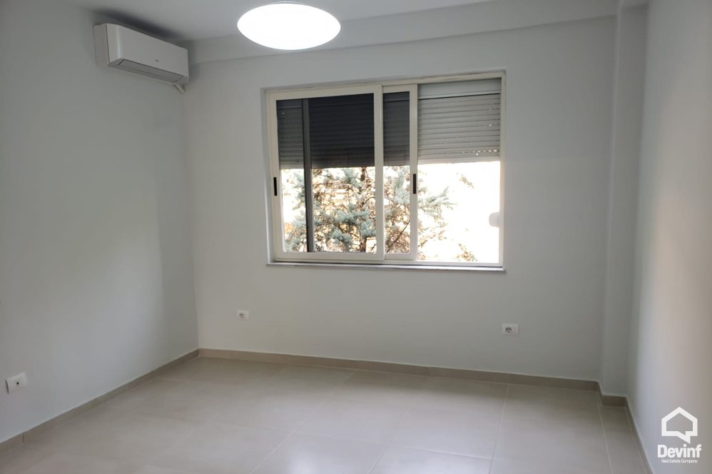 Tirane Qera Apartament 3+1+G Ne zonen e Bllokut apartament zyre