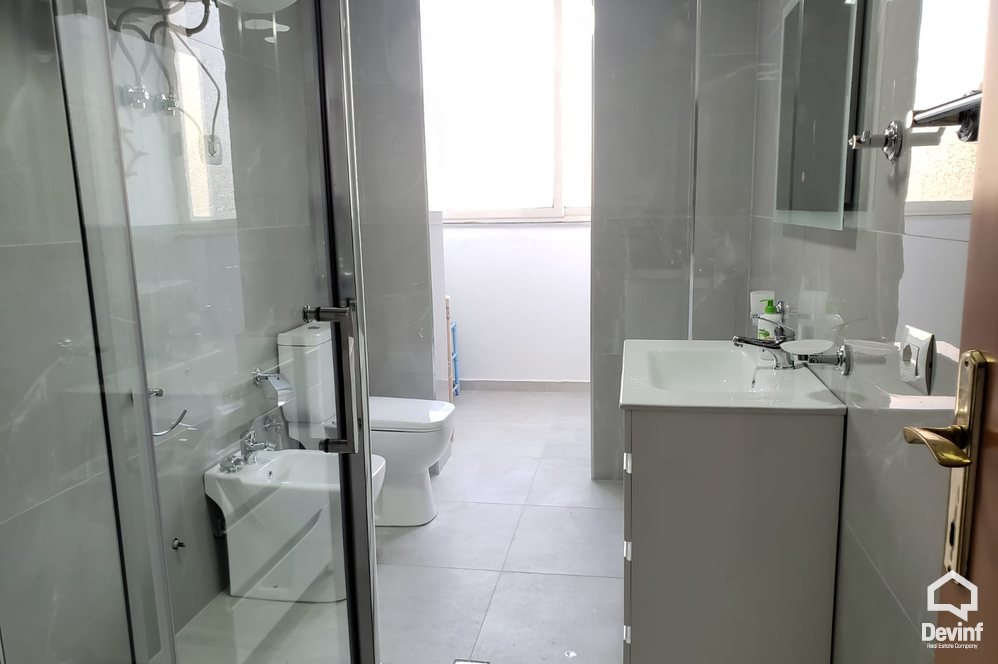 Tirane Qera Apartament 3+1+G Ne zonen e Bllokut apartament zyre