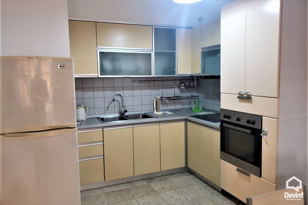 Tirane Qera Apartament 2+1+A Ne zonen midis Stadiumit Selman Stermasi dhe Bllokut apartament