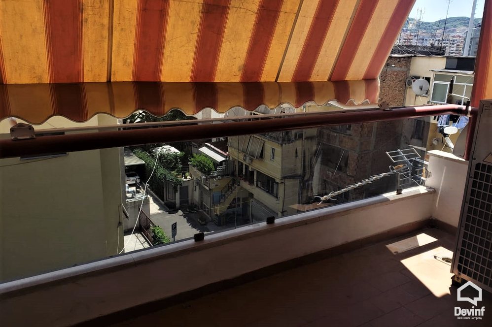 Tirane Qera Apartament 2+1+A Ne zonen midis Stadiumit Selman Stermasi dhe Bllokut apartament