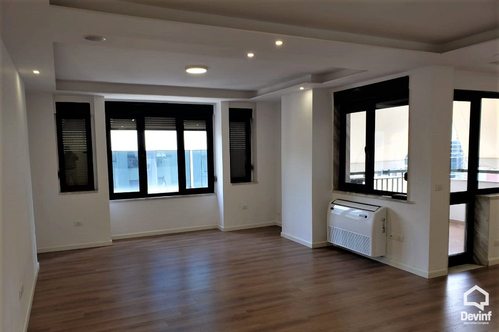 Tirane Qera Apartament 3+1+A Ne zonen e Bllokut apartament zyre