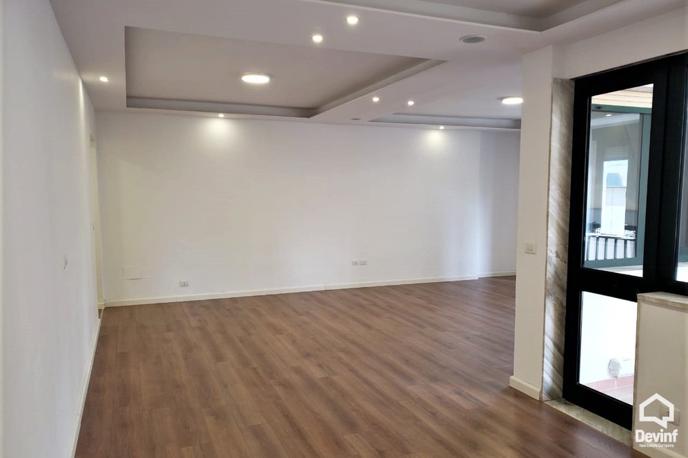 Tirane Qera Apartament 3+1+A Ne zonen e Bllokut apartament zyre