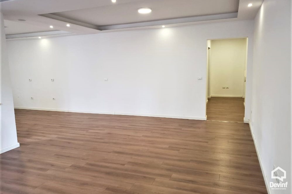 Tirane Qera Apartament 3+1+A Ne zonen e Bllokut apartament zyre