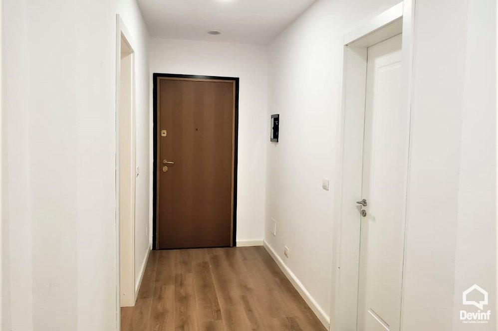 Tirane Qera Apartament 3+1+A Ne zonen e Bllokut apartament zyre
