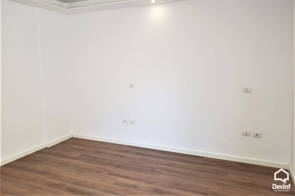 Tirane Qera Apartament 3+1+A Ne zonen e Bllokut apartament zyre
