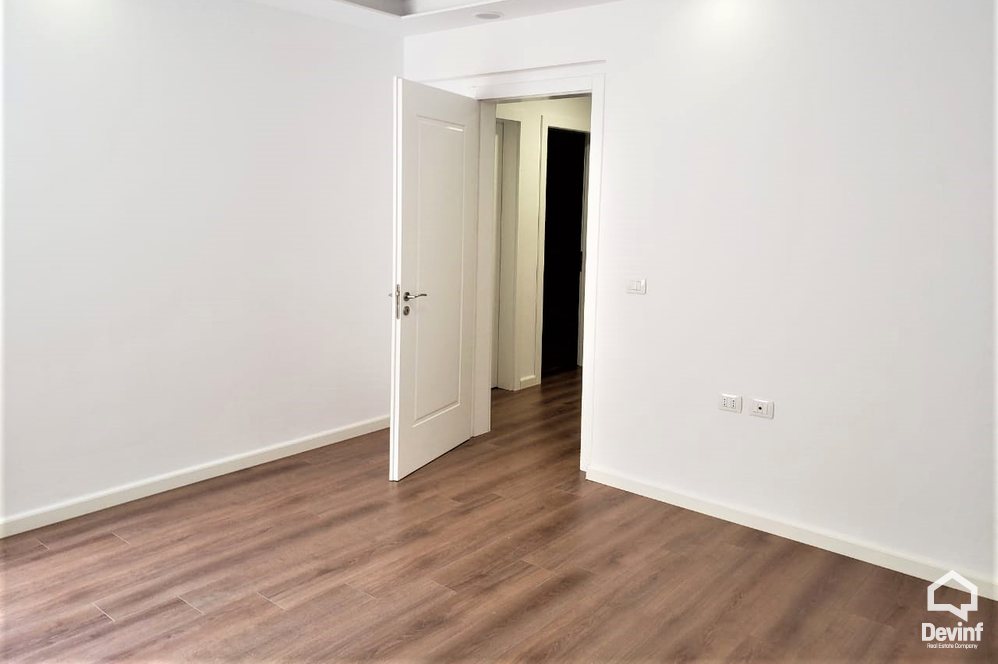 Tirane Qera Apartament 3+1+A Ne zonen e Bllokut apartament zyre