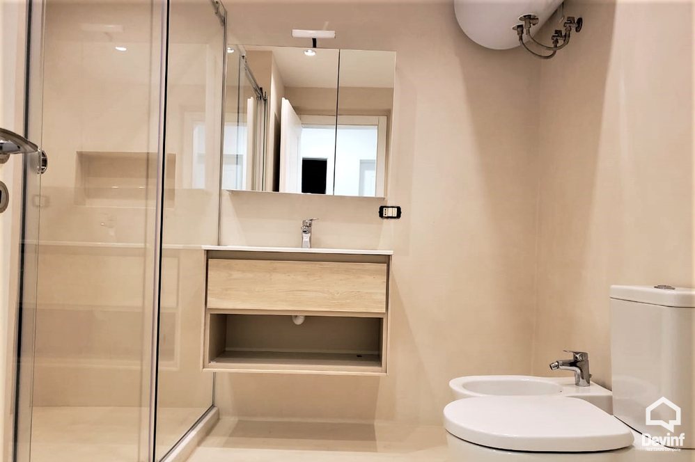 Tirane Qera Apartament 3+1+A Ne zonen e Bllokut apartament zyre