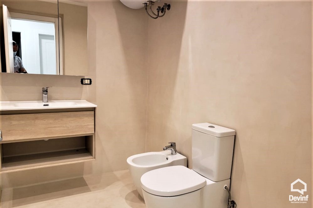Tirane Qera Apartament 3+1+A Ne zonen e Bllokut apartament zyre