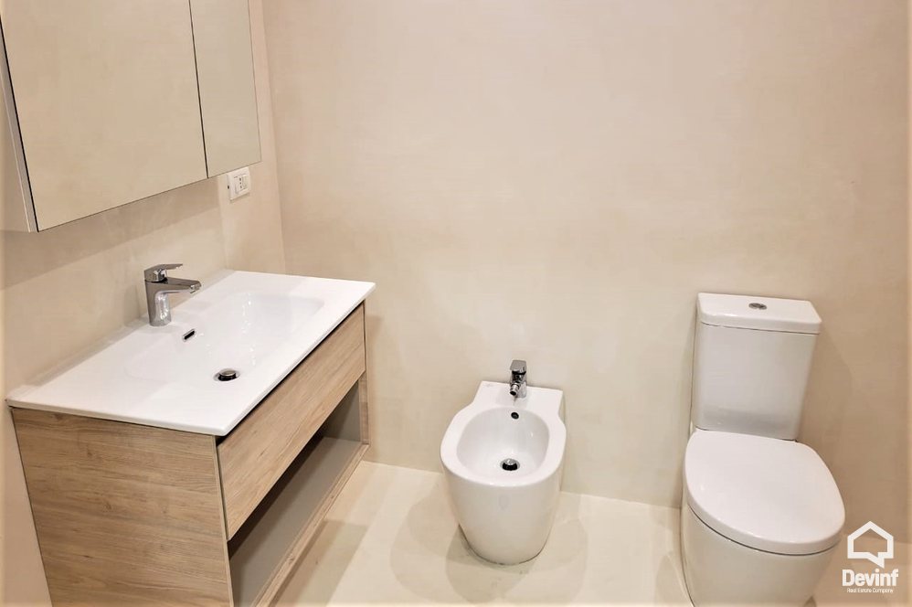 Tirane Qera Apartament 3+1+A Ne zonen e Bllokut apartament zyre