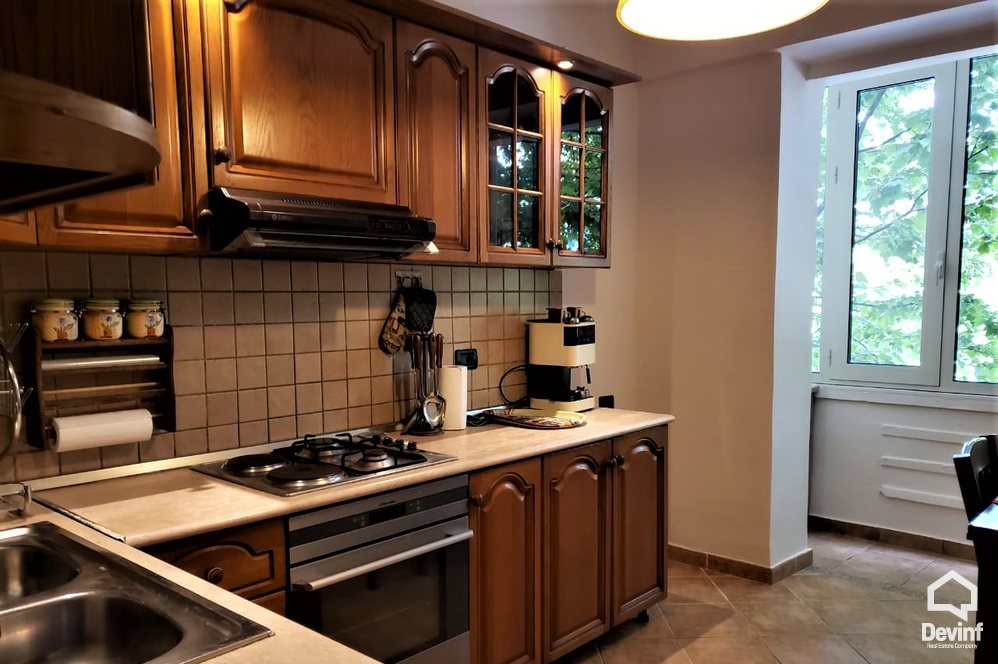 Tirane Shitje Apartament 3+1+G Apartament per biznes, ne katin e dyte prane Ures se Tabakeve apartament zyre