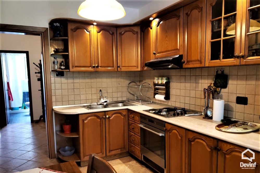 Tirane Shitje Apartament 3+1+G Apartament per biznes, ne katin e dyte prane Ures se Tabakeve apartament zyre