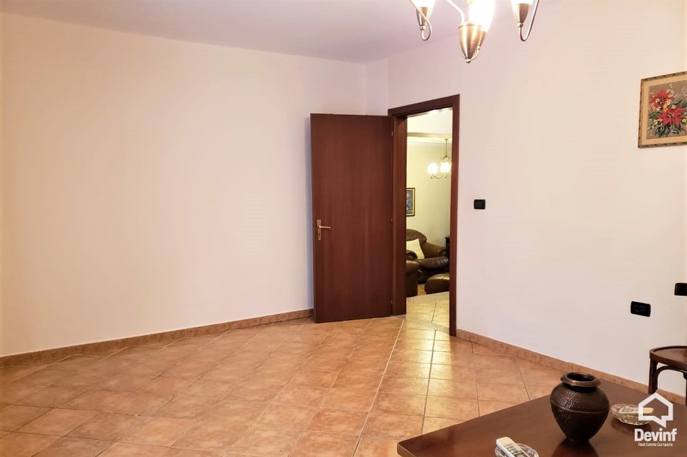 Tirane Shitje Apartament 3+1+G Apartament per biznes, ne katin e dyte prane Ures se Tabakeve apartament zyre