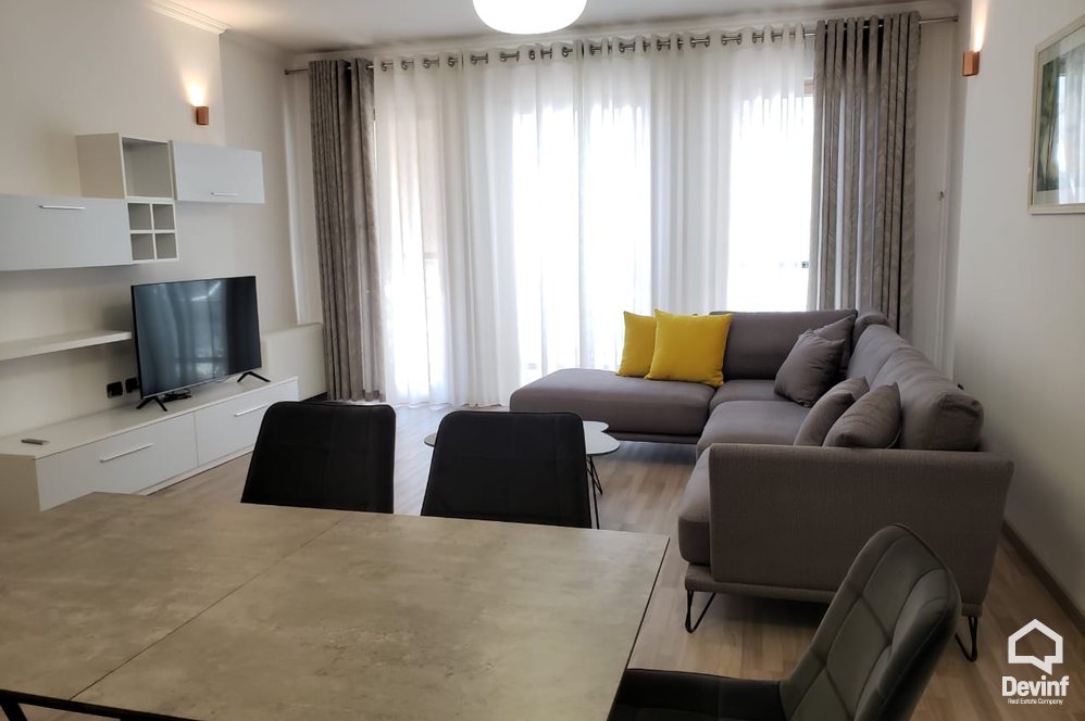 Tirane Qera Apartament 3+1+A Apartament prane Bllokut te Ambasadave ne Rr. Skenderbej apartament