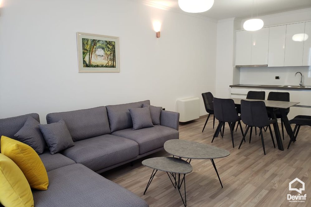 Tirane Qera Apartament 3+1+A Apartament prane Bllokut te Ambasadave ne Rr. Skenderbej apartament