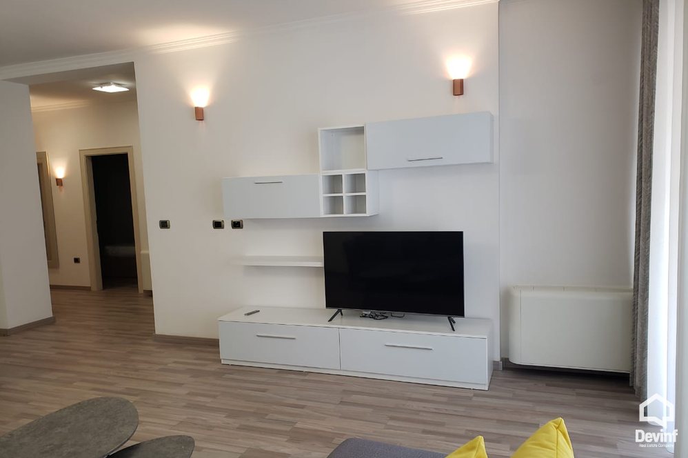 Tirane Qera Apartament 3+1+A Apartament prane Bllokut te Ambasadave ne Rr. Skenderbej apartament