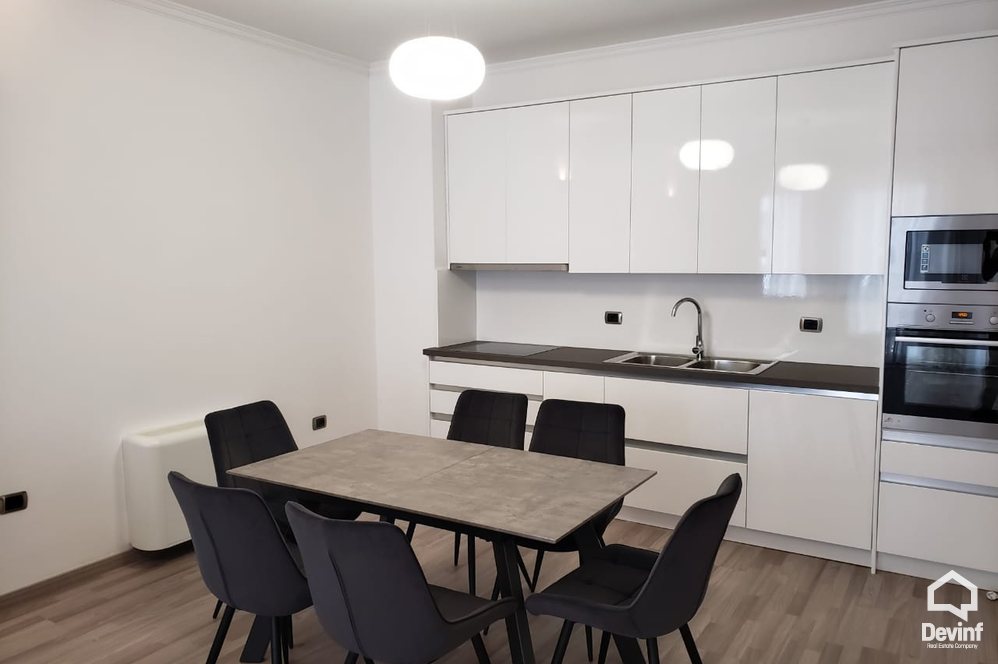 Tirane Qera Apartament 3+1+A Apartament prane Bllokut te Ambasadave ne Rr. Skenderbej apartament