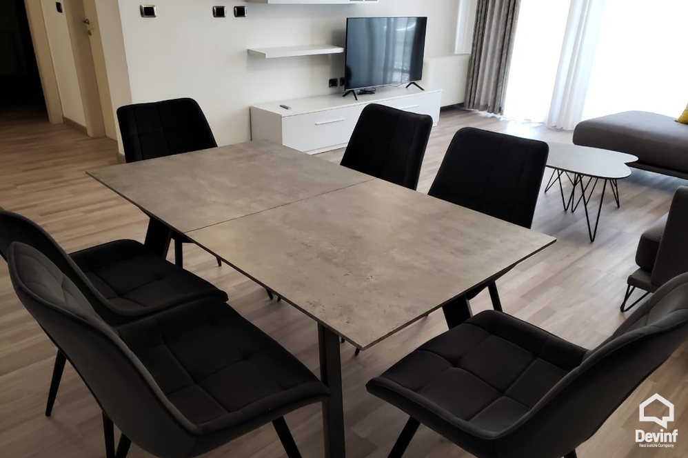 Tirane Qera Apartament 3+1+A Apartament prane Bllokut te Ambasadave ne Rr. Skenderbej apartament