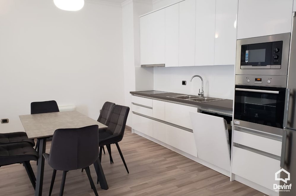 Tirane Qera Apartament 3+1+A Apartament prane Bllokut te Ambasadave ne Rr. Skenderbej apartament