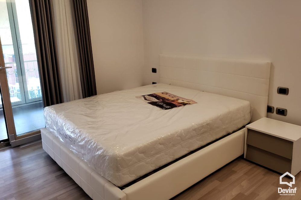 Tirane Qera Apartament 3+1+A Apartament prane Bllokut te Ambasadave ne Rr. Skenderbej apartament