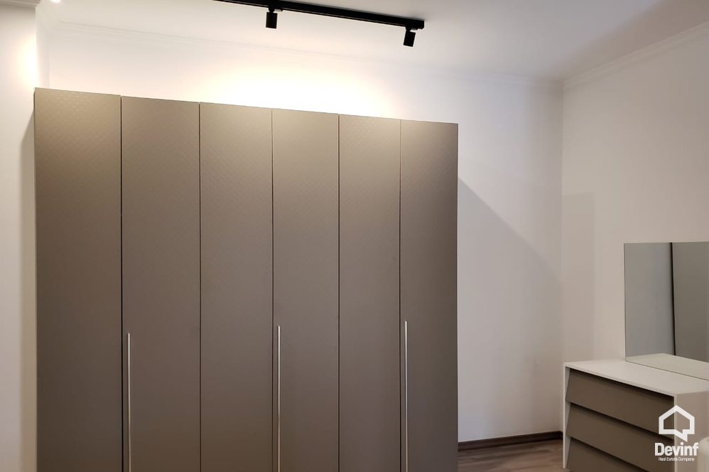 Tirane Qera Apartament 3+1+A Apartament prane Bllokut te Ambasadave ne Rr. Skenderbej apartament