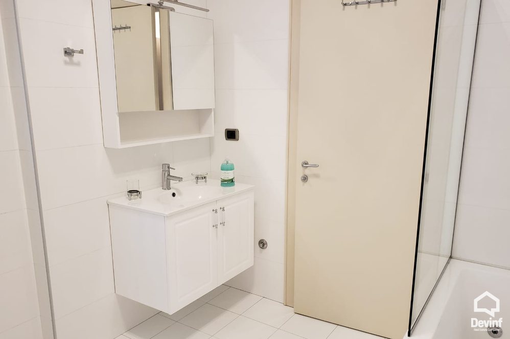 Tirane Qera Apartament 3+1+A Apartament prane Bllokut te Ambasadave ne Rr. Skenderbej apartament