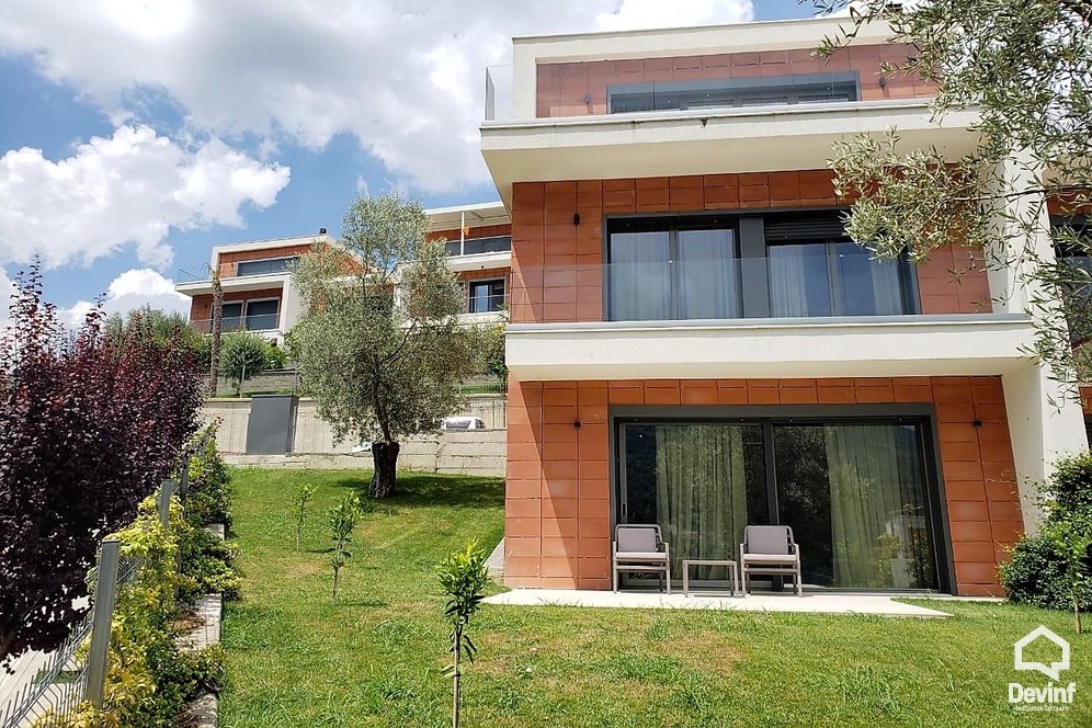 Me Qera Villa 3 bedrooms + livingroom + kitchenette A residential compound close to TEG Shopping Mall Tirane