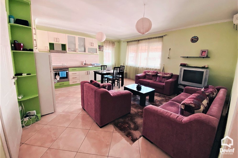 Ne Shitje Apartament 1+1+A Ne nje kompleks banimi ne zonen e Liqenit te Tiranes Tirane