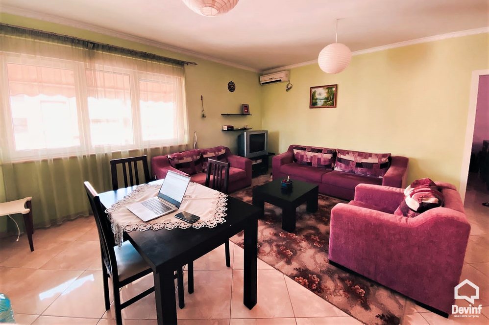 Tirane Shitje Apartament 1+1+A Ne nje kompleks banimi ne zonen e Liqenit te Tiranes apartament
