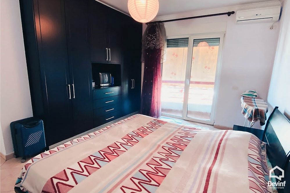 Tirane Shitje Apartament 1+1+A Ne nje kompleks banimi ne zonen e Liqenit te Tiranes apartament