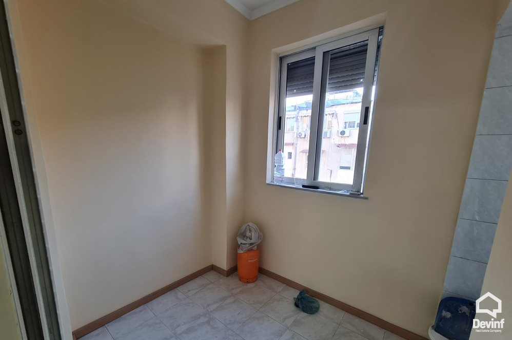 Tirane Qera Zyre 1+1 Rruga Mine Peza zyre