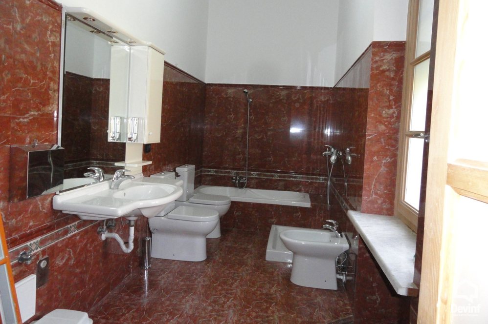 Tirane Qera Zyre 3+1 Zyre ne zonen e Bllokut zyre