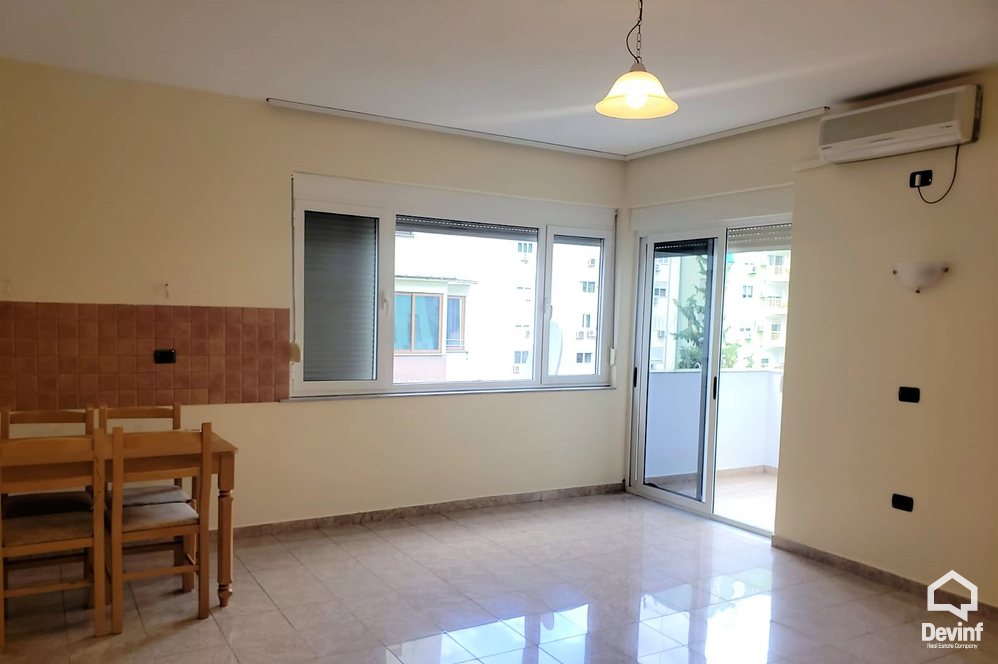 Tirane Qera Zyre 1+1+A Zyre ne zonen e Bllokut zyre