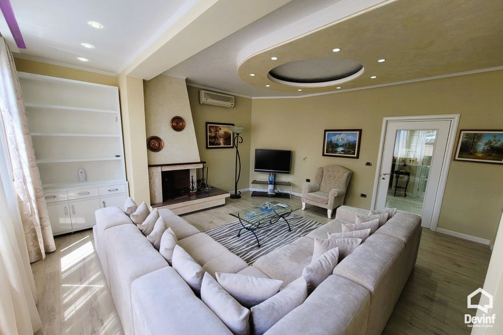 Tirane Qera Apartament 3+1+A Apartament ne zonen e Bllokut apartament