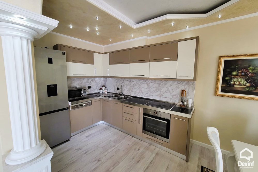 Tirane Qera Apartament 3+1+A Apartament ne zonen e Bllokut apartament
