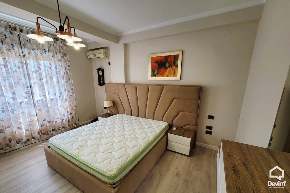 Tirane Qera Apartament 3+1+A Apartament ne zonen e Bllokut apartament
