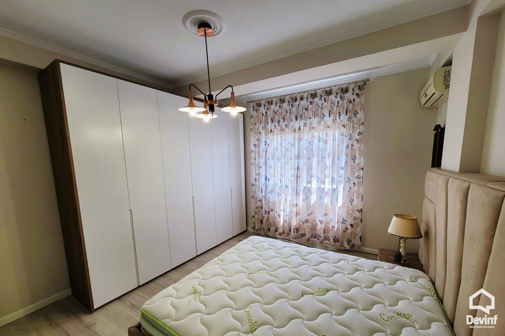 Tirane Qera Apartament 3+1+A Apartament ne zonen e Bllokut apartament